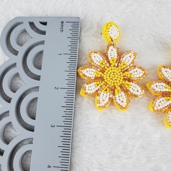Beaded Daisy Sunflower Earrings - Picture 3 of 3
